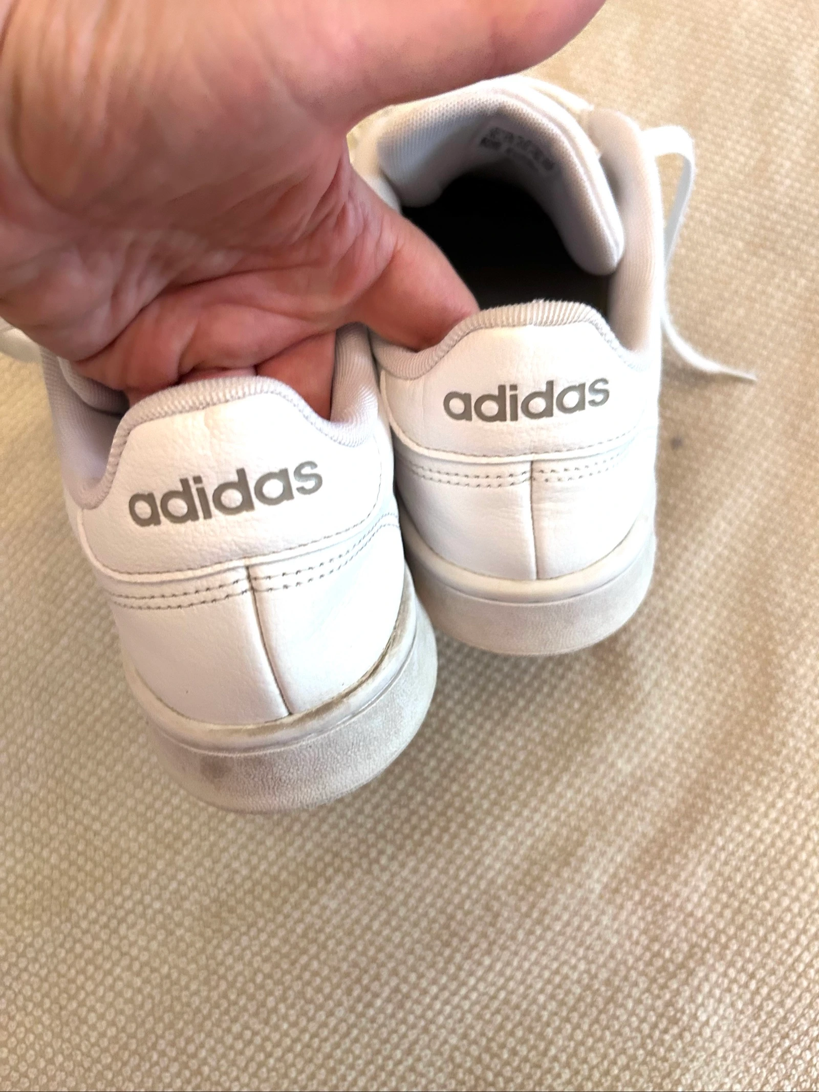 Tênis Adidas Grand Court na cor branca com as três faixas prateadas metalizadas – photo 6